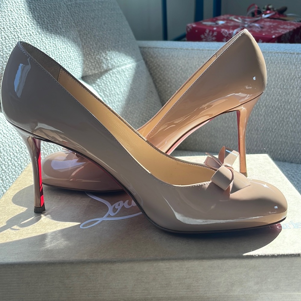 Christian Louboutin nude patent leather Vinodo 85mm pumps